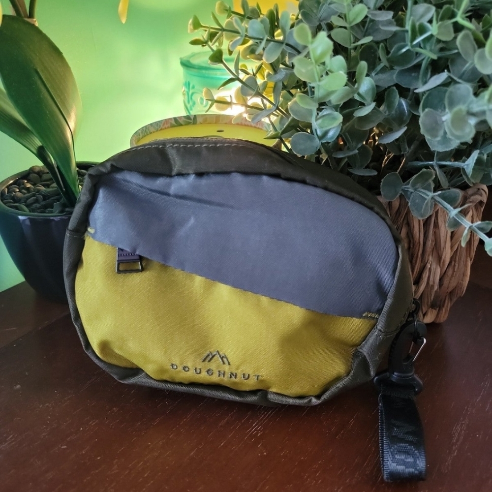 Hand bag/crossbody / pouch